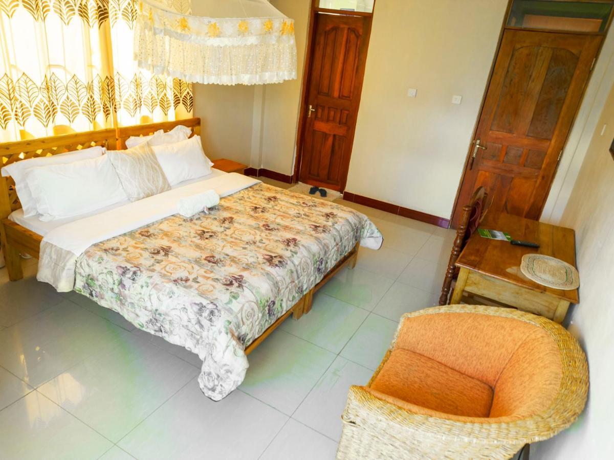 Runako Lodge Arusha Buitenkant foto