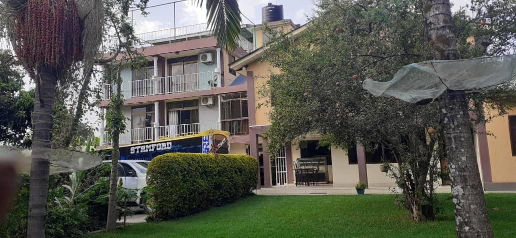 Runako Lodge Arusha Buitenkant foto